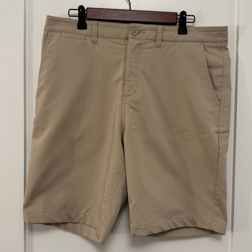 Johnny O golf shorts 9” inseam Men's Tan Shorts Size 33